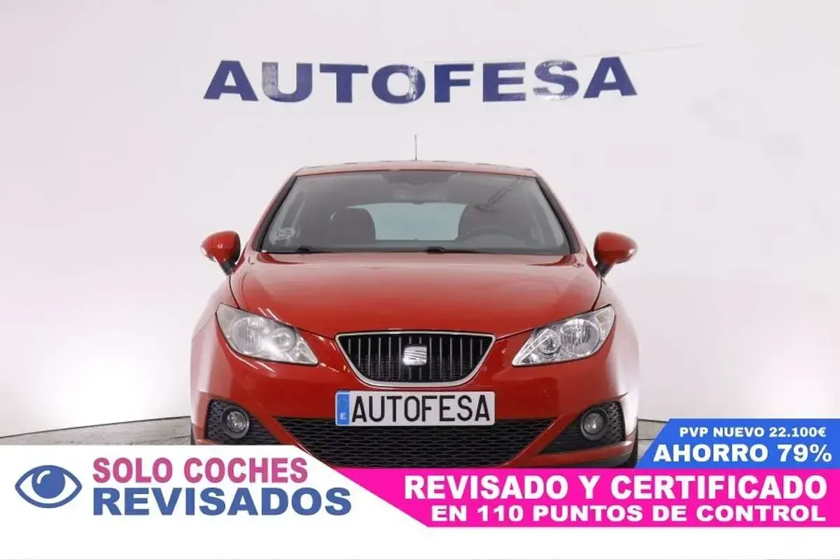 Usado Seat Ibiza 75 CV (55 kW) 2012 Rojo Berlina