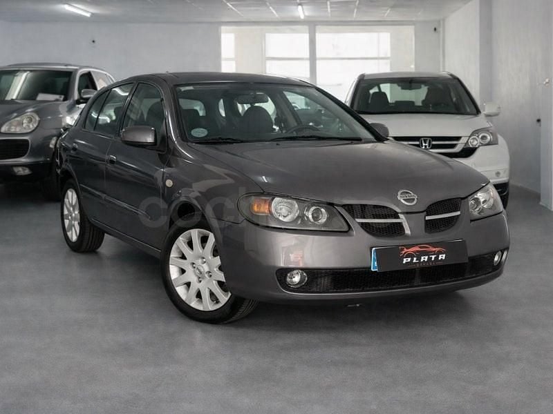 Usado Nissan Almera Visia 98 CV (72 kW) 2006 Gris / plata Berlina