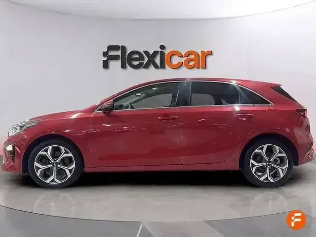 Usado Kia Ceed 136 CV (100 kW) 2021 Rojo Utilitario