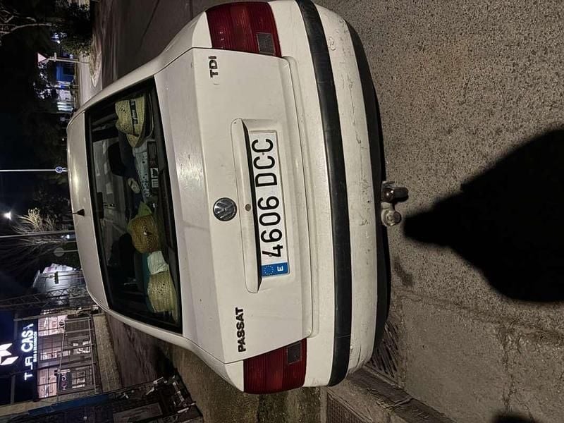 Usado VW Passat Edition 99 CV (72 kW) 2004 Blanco Berlina