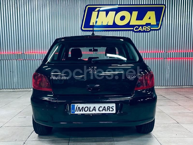 Usado Peugeot 307 90 CV (66 kW) 2005 Negro Berlina
