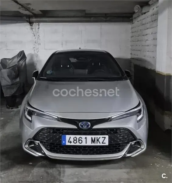 Usado Toyota Corolla 140 CV (102 kW) 2023 Gris / plata Berlina