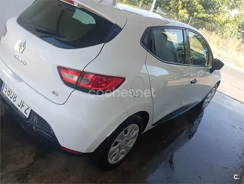 Usado Renault Clio IV Authentique 75 CV (55 kW) 2015 Blanco Berlina