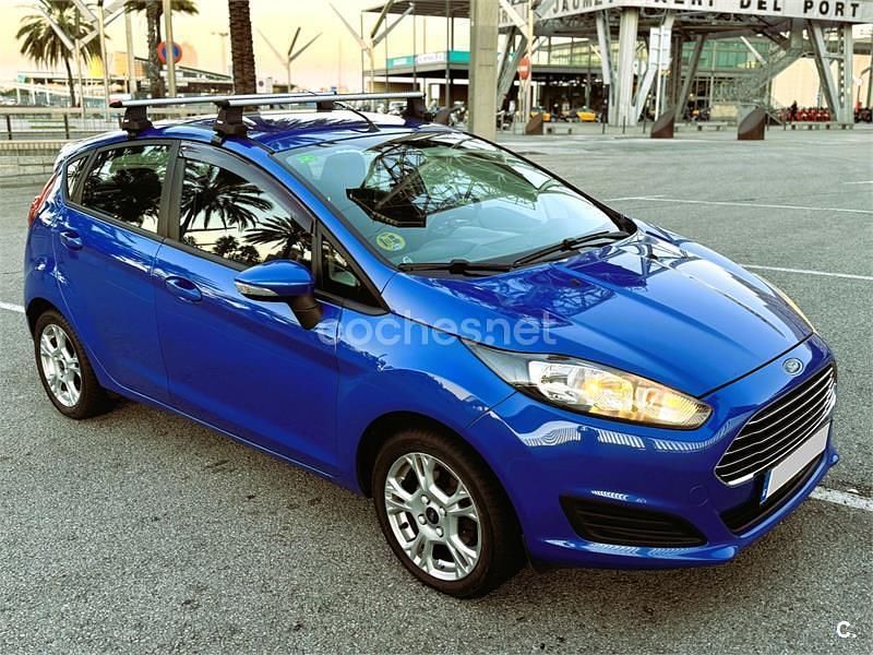 Usado Ford Fiesta Trend 75 CV (55 kW) 2013 Azul Berlina