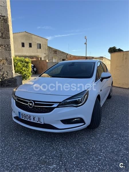 Usado Opel Astra Selective 110 HP (80 kW) 2018 Branco Sedan