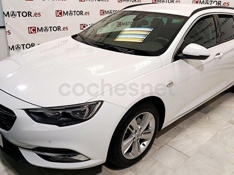 Usado Opel Insignia Selective 140 CV (102 kW) 2018 Blanco Familiar