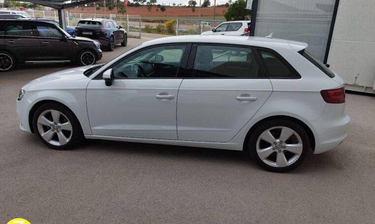 Usado Audi A3 Ambiente 110 CV (80 kW) 2013 Blanco