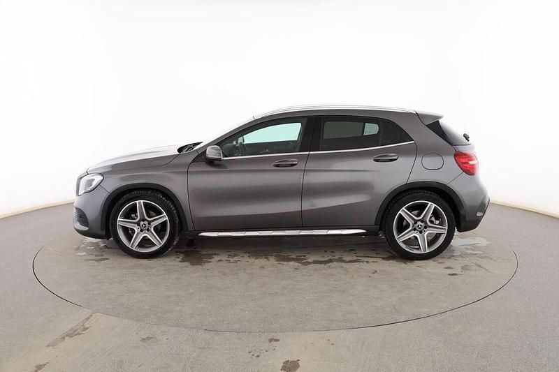 Usado Mercedes GLA200 AMG line 135 CV (99 kW) 2019 Gris SUV