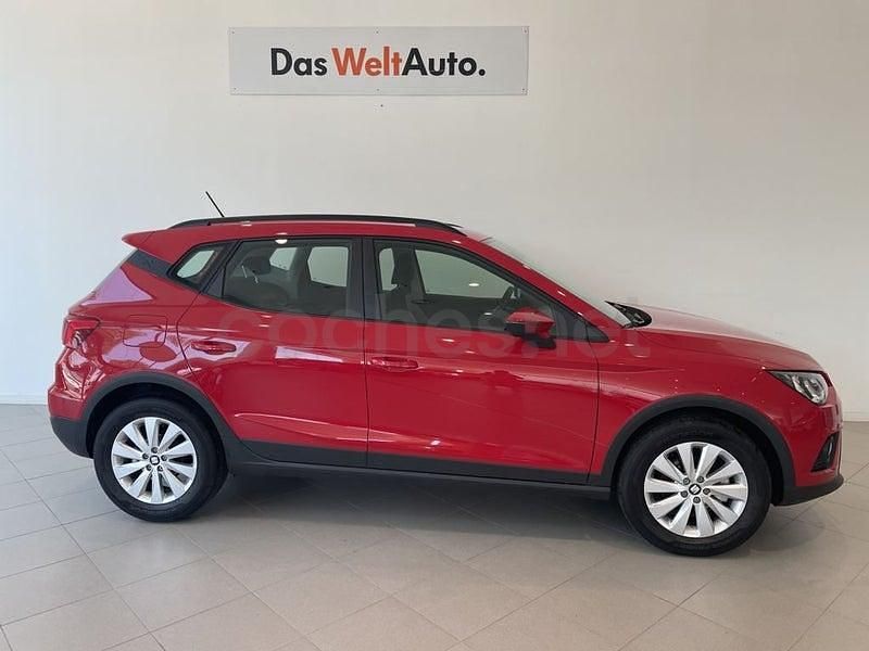 Usado Seat Arona Ecomotive 95 CV (69 kW) 2018 Rojo SUV