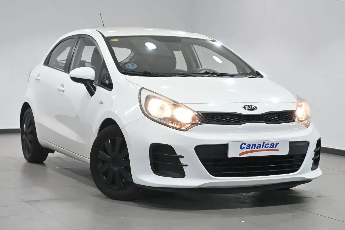 Usado Kia Rio 82 CV (60 kW) 2016 Blanco Utilitario