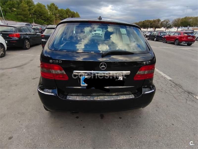 Usado Mercedes B180 109 CV (80 kW) 2009 Negro Monovolumen