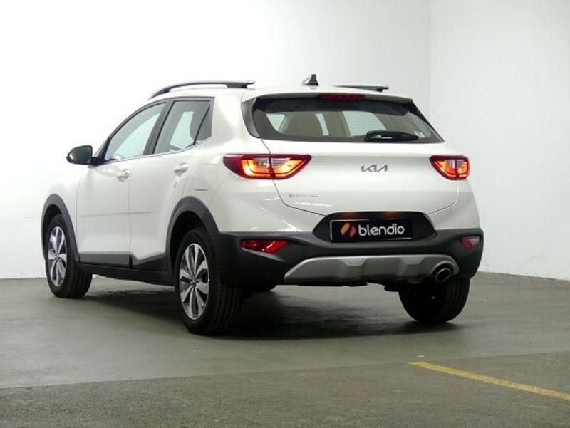 Usado Kia Stonic 84 CV (61 kW) 2022 Blanco SUV