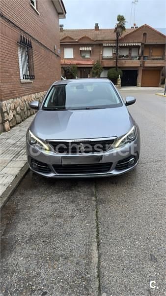 Usado Peugeot 308 Access 110 CV (80 kW) 2018 Gris / plata Berlina