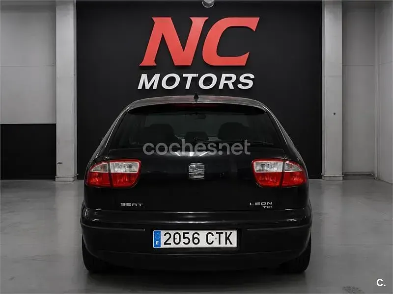 Usado Seat Leon Sport 110 CV (80 kW) 2004 Negro Utilitario