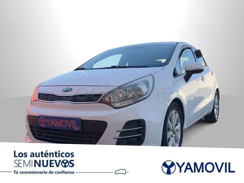 Usado Kia Rio 84 CV (61 kW) 2015 Blanco Berlina
