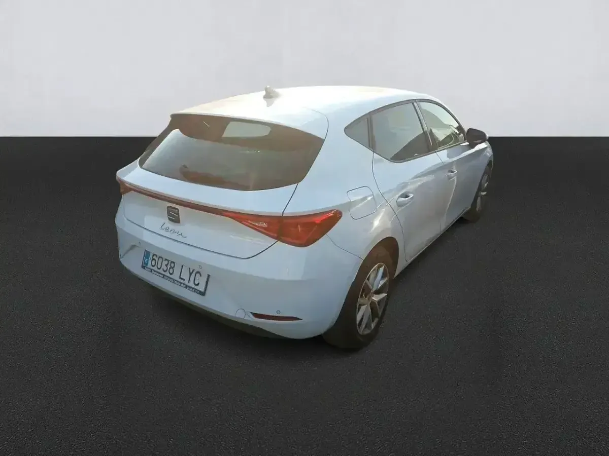 Usado Seat Leon Style 116 CV (85 kW) 2022 Blanco Berlina