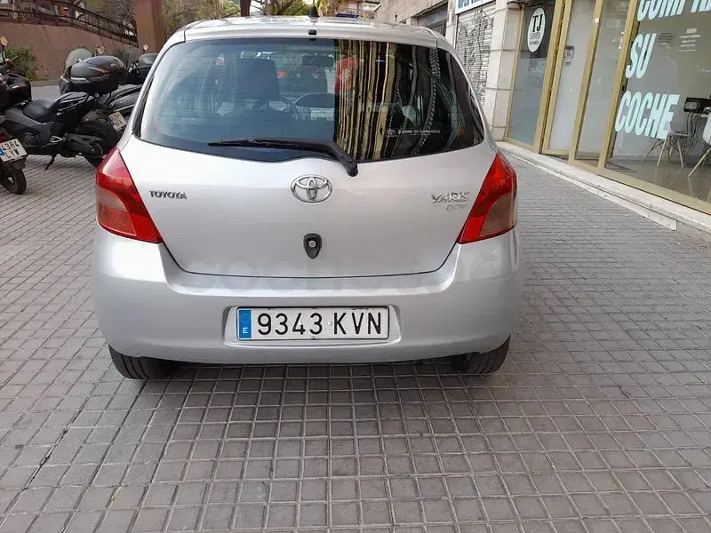 Usado Toyota Yaris Active 69 CV (50 kW) 2009 Gris / plata Utilitario