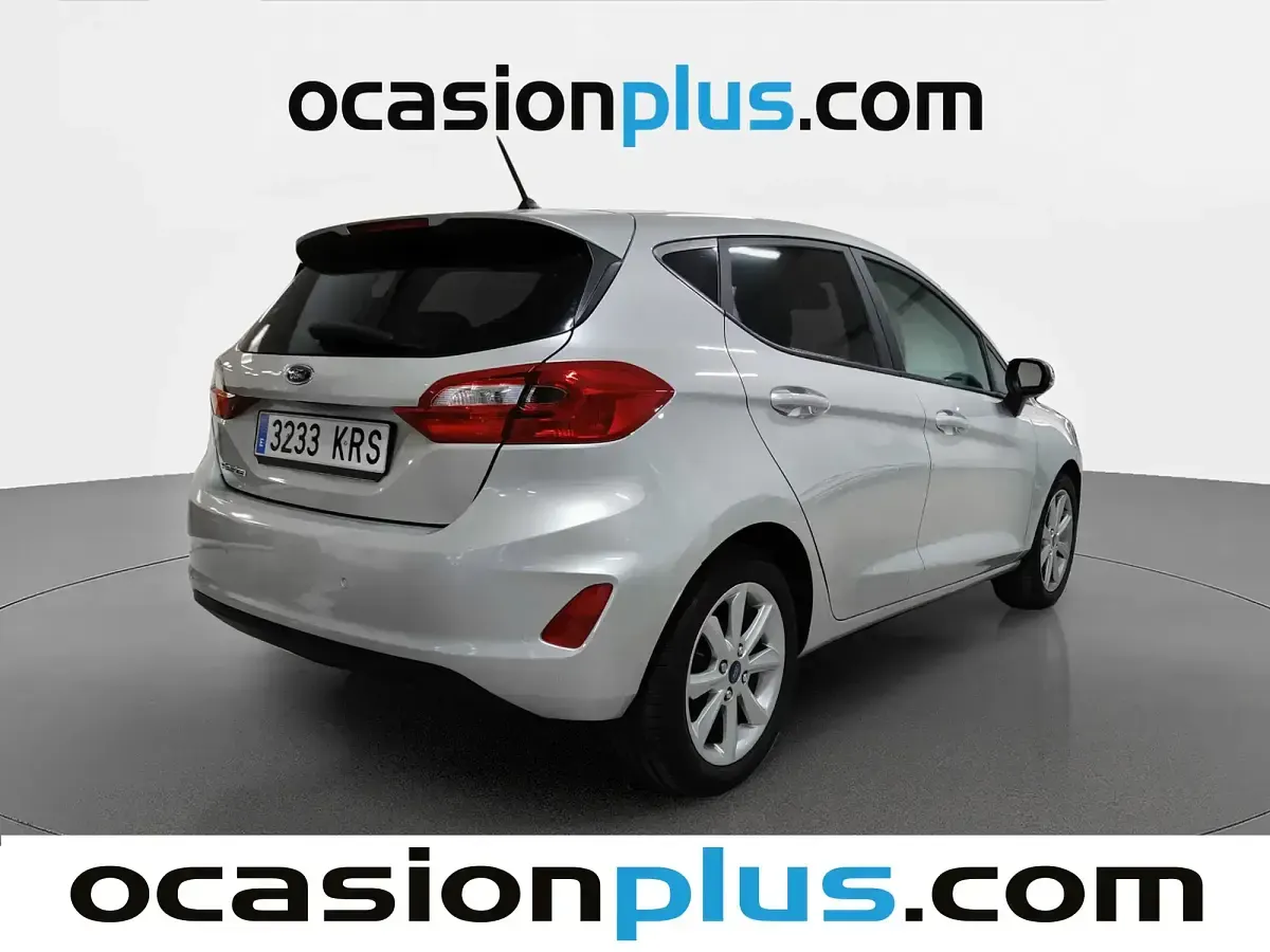 Usado Ford Fiesta Trend+ 100 CV (73 kW) 2018 Gris Utilitario