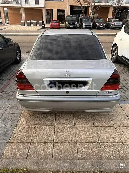Usado Mercedes C250 Elegance 150 CV (110 kW) 1999 Gris / plata Berlina