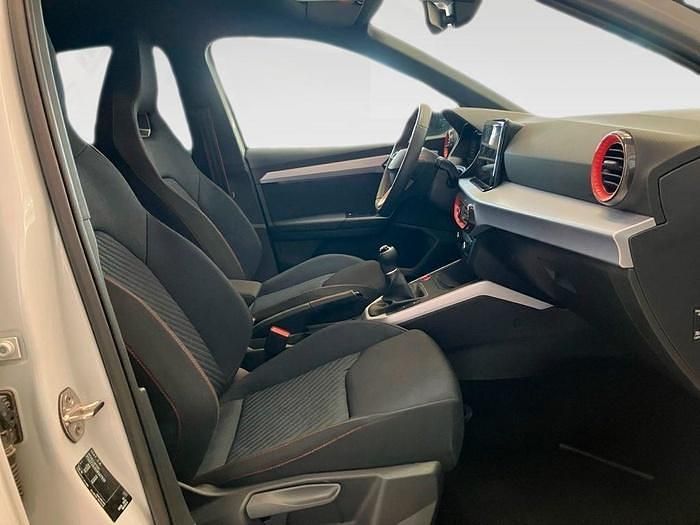 Usado Seat Arona FR 115 CV (84 kW) 2025 Blanco SUV