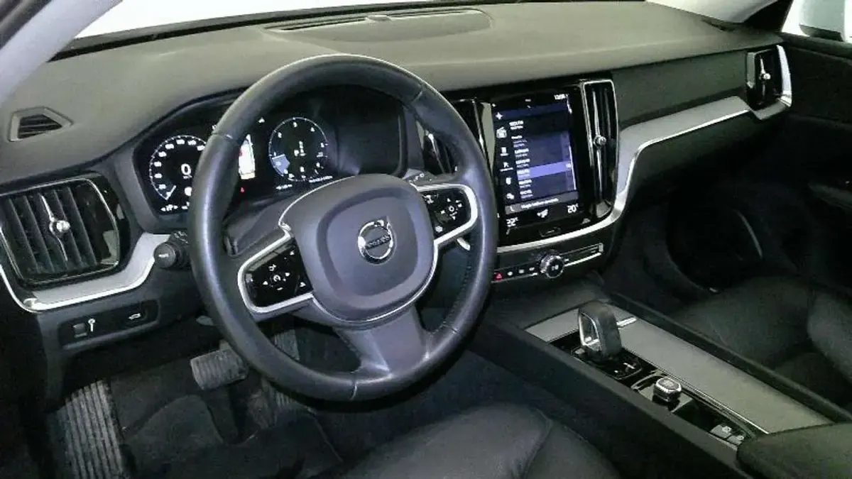 Begagnad Volvo V60 CC Pro 197 HK (144 kW) 2022 Vit Kombi