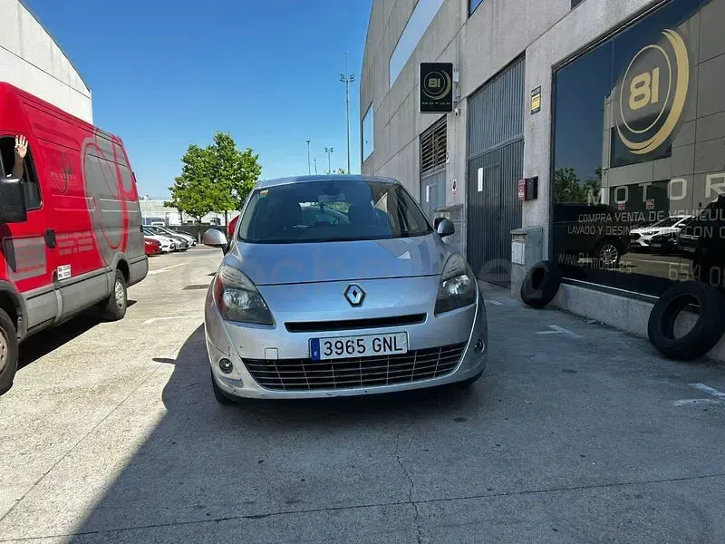 Usado Renault Grand Scénic Dynamique 130 CV (95 kW) 2010 Gris / plata Monovolumen