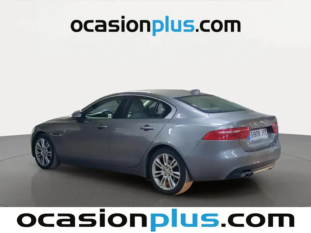 Usado Jaguar XE Pure 180 CV (132 kW) 2017 Gris Berlina