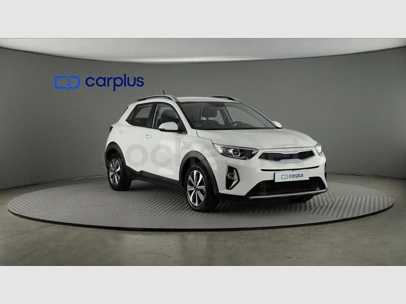 Usado Kia Stonic 84 CV (61 kW) 2023 Clear white (sólido) SUV
