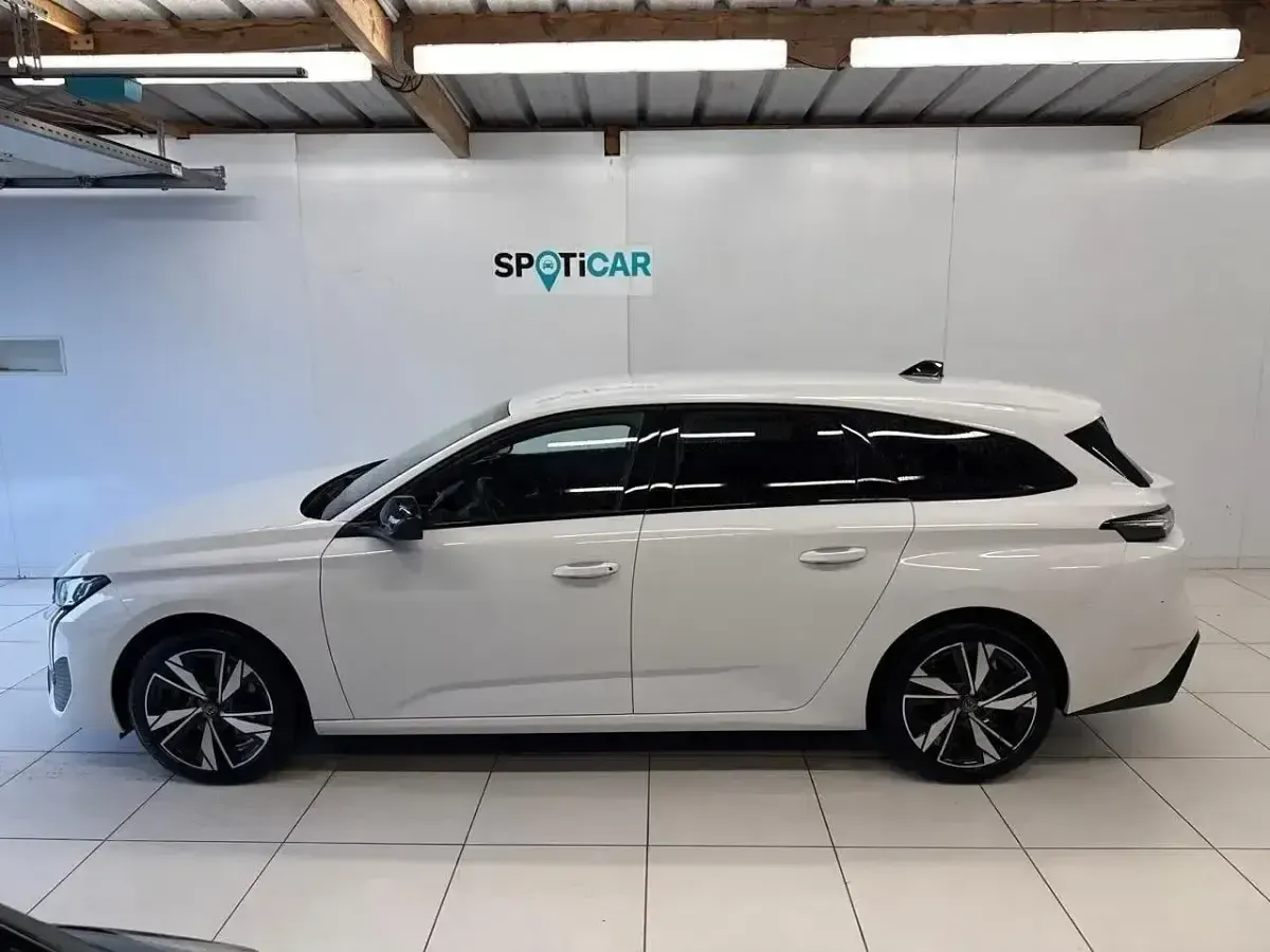 Usado Peugeot 308 Allure 130 CV (95 kW) 2024 Blanco Familiar