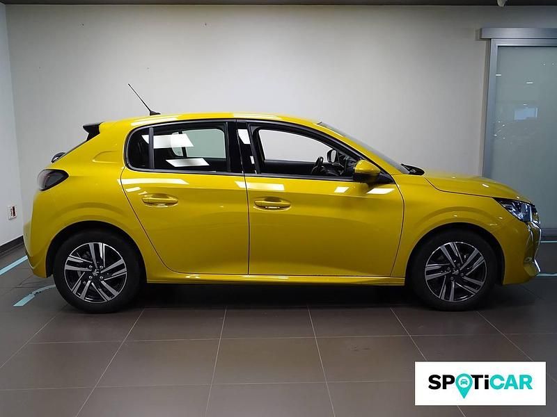 Usado Peugeot 208 Allure 101 CV (74 kW) 2020 Dorado Utilitario