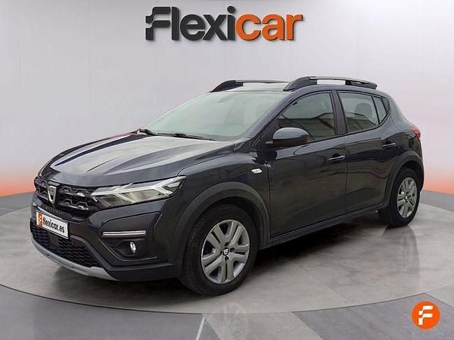 Usado Dacia Sandero Comfort 101 CV (74 kW) 2022 Gris Utilitario
