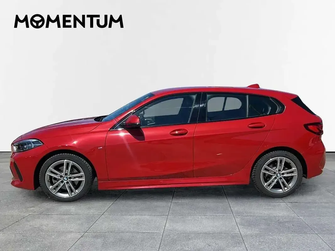 Usado BMW 118 Comfort Edition 150 CV (110 kW) 2022 Rojo Utilitario