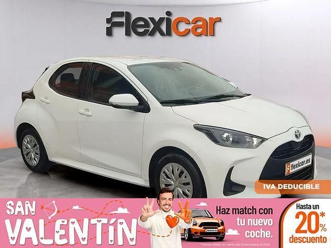 Usado Toyota Yaris Hybrid Active 116 CV (85 kW) 2021 Blanco