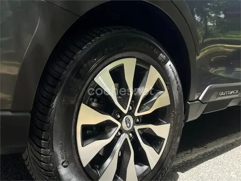 Usado Subaru Outback 169 CV (124 kW) 2023 Gris / plata Familiar