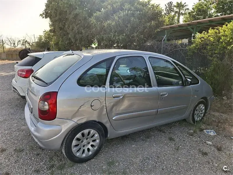 Usado Citroën Xsara Picasso Exclusive 90 CV (66 kW) 2003 Gris / plata Monovolumen