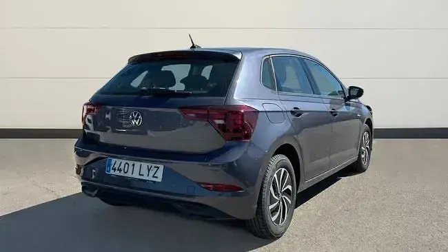 Usado VW Polo Life 95 CV (69 kW) 2022 Gris Utilitario