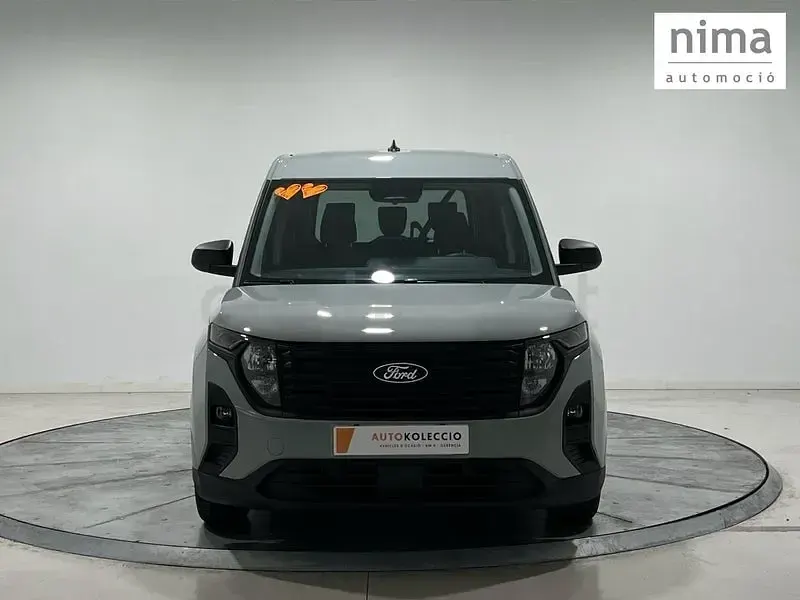Usado Ford Tourneo Courier Trend 125 CV (91 kW) 2024 Gris / plata Monovolumen