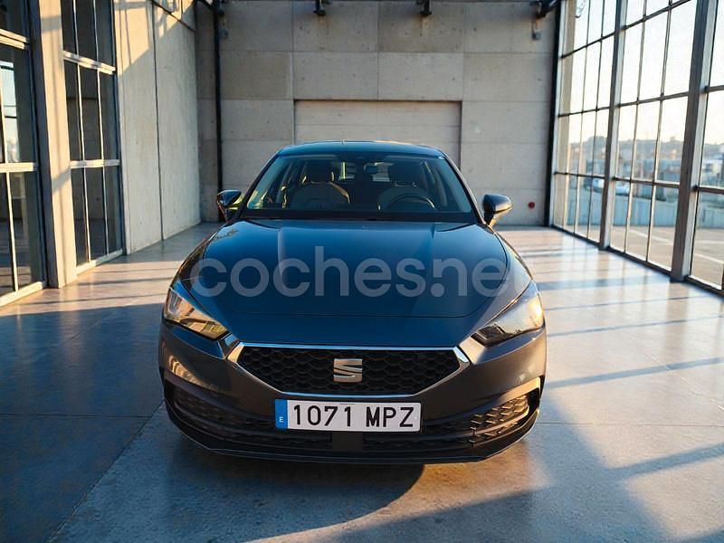Usado Seat Leon Style 110 CV (80 kW) 2024 Gris / plata Berlina