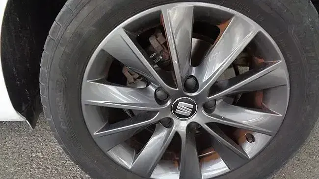 Usado Seat Leon Style 130 CV (95 kW) 2020 Blanco