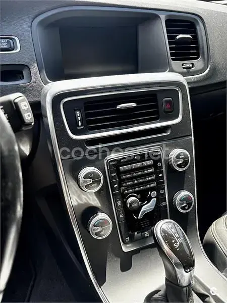 Usado Volvo V60 Momentum 181 CV (133 kW) 2015 Negro Familiar
