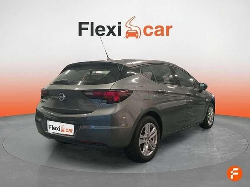 Usado Opel Astra Design & Tech 110 CV (80 kW) 2021 Gris Utilitario