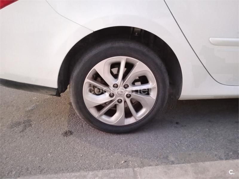 Usado Renault Laguna III LIMITED 110 CV (80 kW) 2015 Blanco Familiar