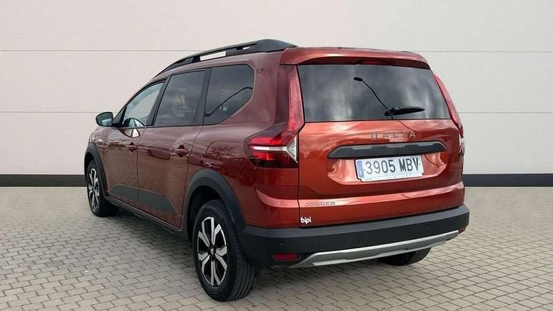 Używany Dacia Jogger Comfort 110 KM (80 kW) 2022 Brązowy Minivan