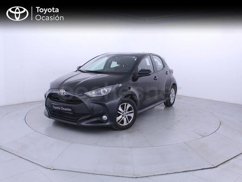 Usado Toyota Yaris 125 CV (91 kW) 2022 Negro Utilitario
