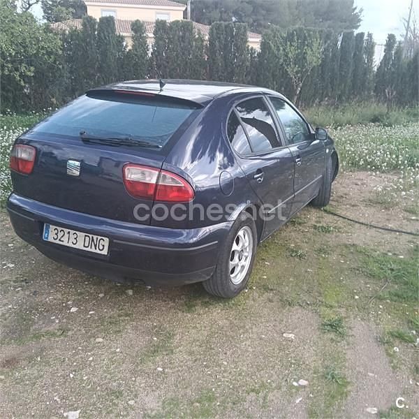 Usado Seat Leon 110 CV (80 kW) 2000 Azul Utilitario