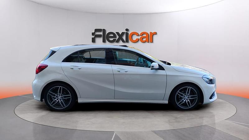 Usado Mercedes A180 AMG line 122 CV (89 kW) 2017 Blanco Berlina