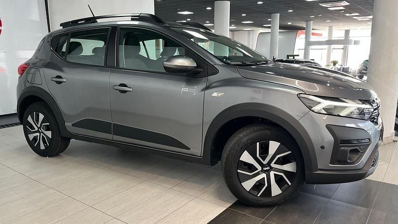 Novo Dacia Sandero Expression 111 HP (81 kW) 2026 Cinzento