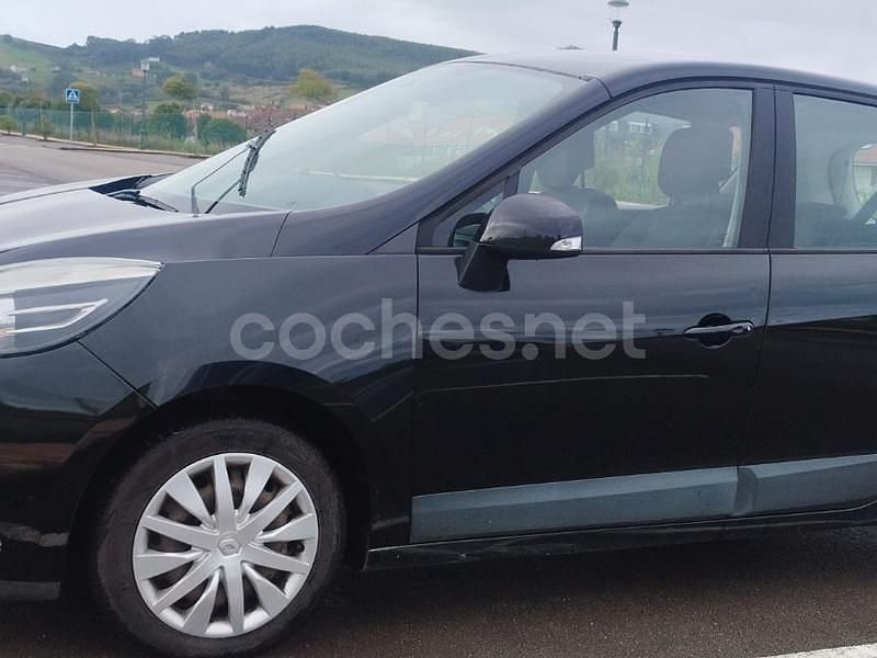 Usado Renault Scénic III Business 110 CV (80 kW) 2013 Negro Monovolumen