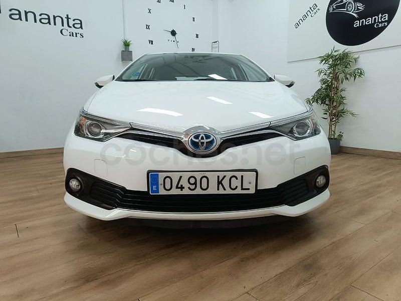 Usado Toyota Auris Hybrid Advance 136 CV (100 kW) 2017 Blanco Berlina
