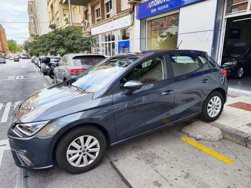 Usado Seat Ibiza Style 110 CV (80 kW) 2023 Gris Utilitario